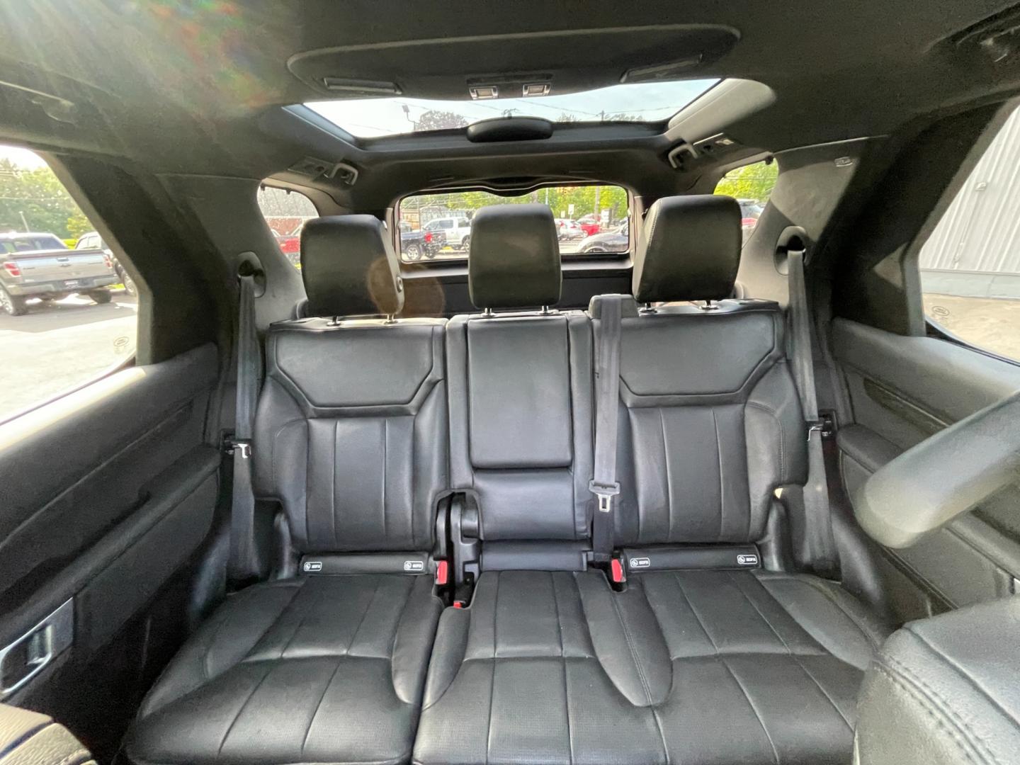 2018 Blue /Black Land Rover Discovery HSE (SALRR2RV5JA) with an 3.0L V6 DOHC 24V Supercharged engine, 8A transmission, located at 11115 Chardon Rd. , Chardon, OH, 44024, (440) 214-9705, 41.580246, -81.241943 - This 2018 Land Rover Discovery HSE is a luxurious and capable SUV that offers a blend of comfort, technology, and off-road prowess. With its 3.0L supercharged V6 engine, it produces 340 horsepower and is paired with an 8-speed automatic transmission. The interior features premium leather upholstery, - Photo#43